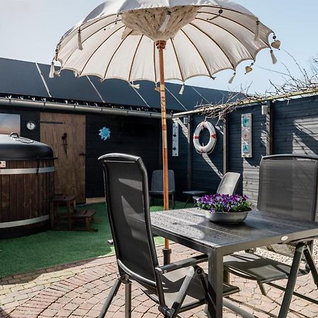 Strandhuis De Zeeparel Met Hottub Petten Bagian luar foto