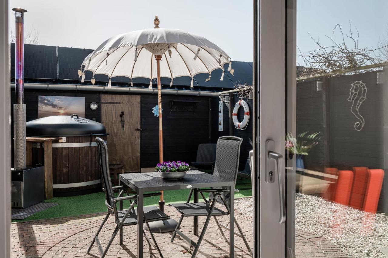 Strandhuis De Zeeparel Met Hottub Petten Bagian luar foto