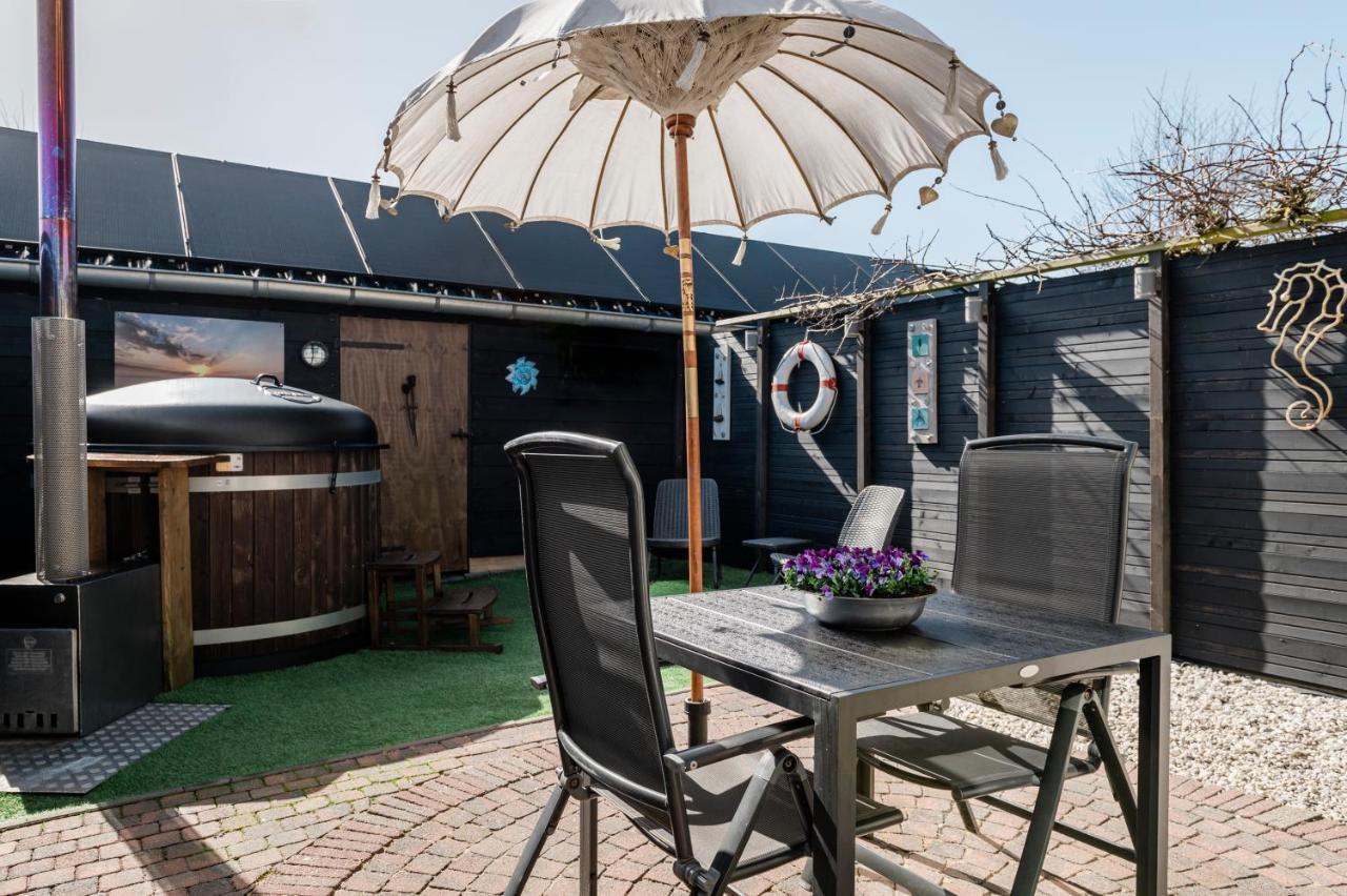 Strandhuis De Zeeparel Met Hottub Petten Bagian luar foto